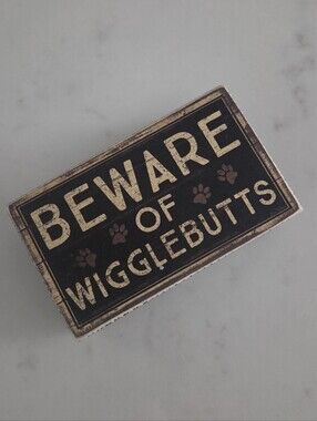 NWT Primitives by Kathy "Beware of Wigglebutts" Box Sign